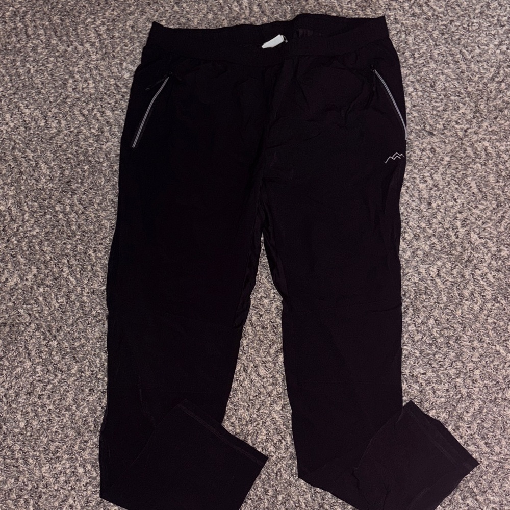 Trailside Women's Black Joggers with Zipper Pockets